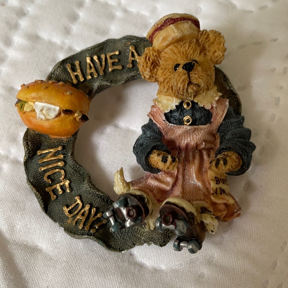 Boyds Bears pin Waitress Alice - Have a Nice Day